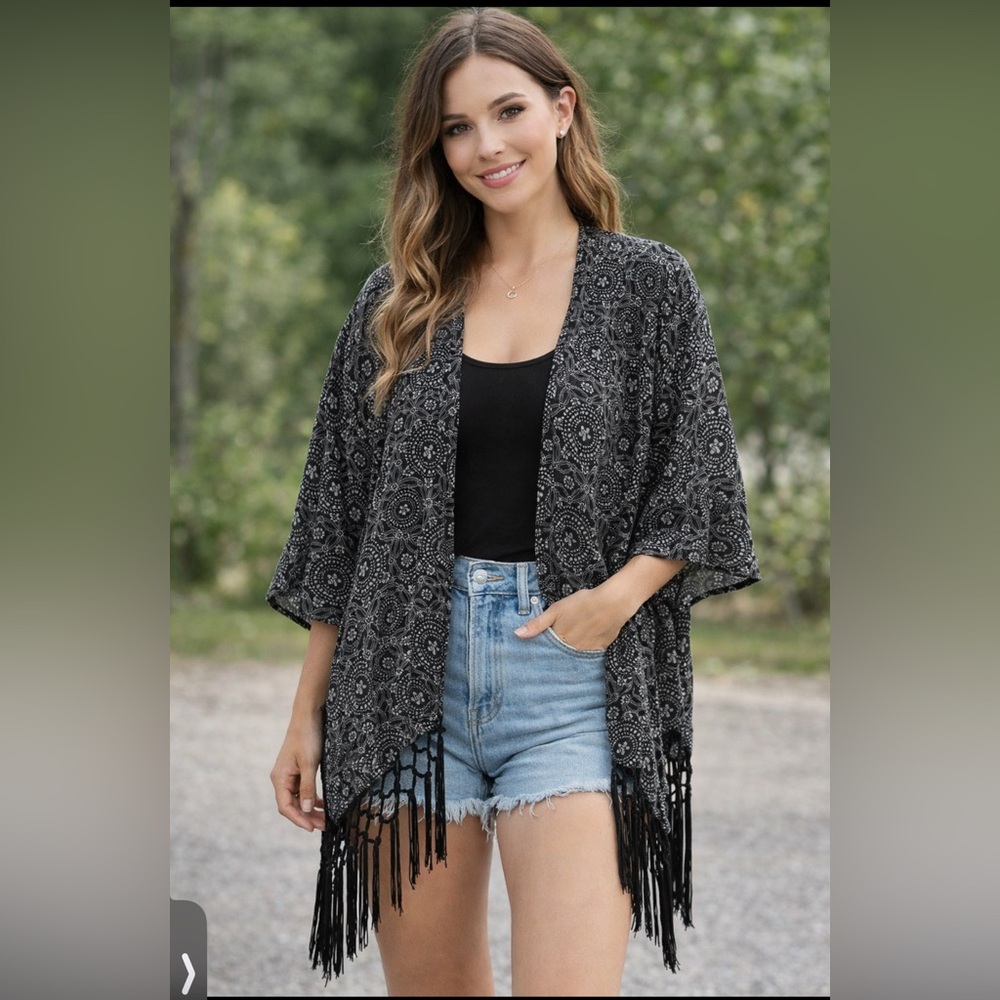 Abercrombie & Fitch Charcoal and Black Floral Kimono